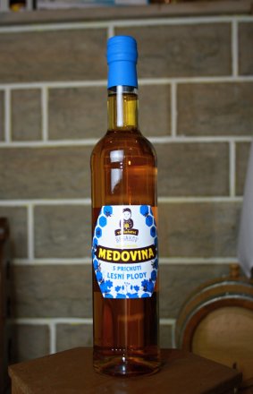 Dezertní medovina s příchutí lesní plody - 0,5 l